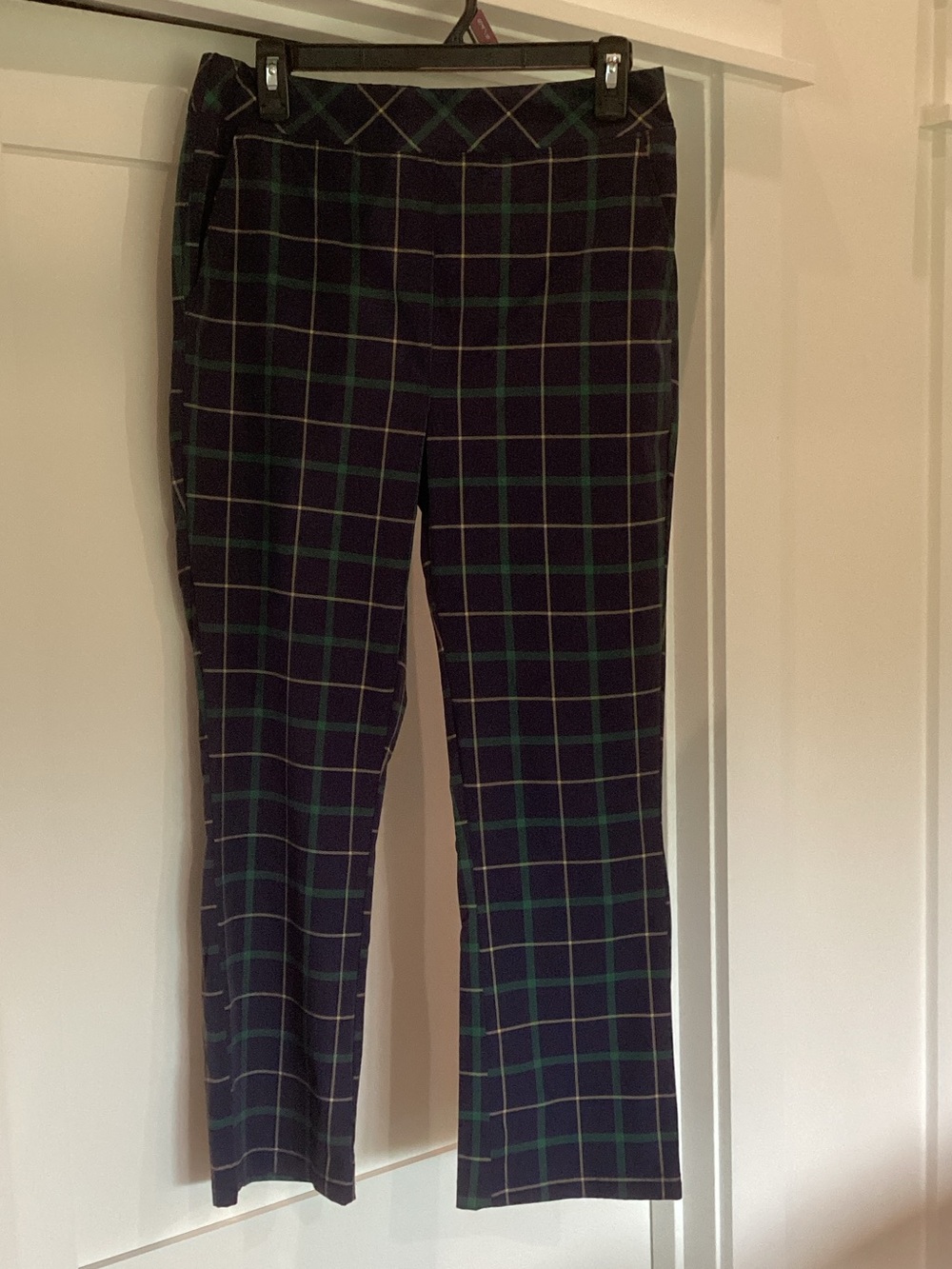 RENWICK Women's Black & Green Plaid Cropped golf Pants